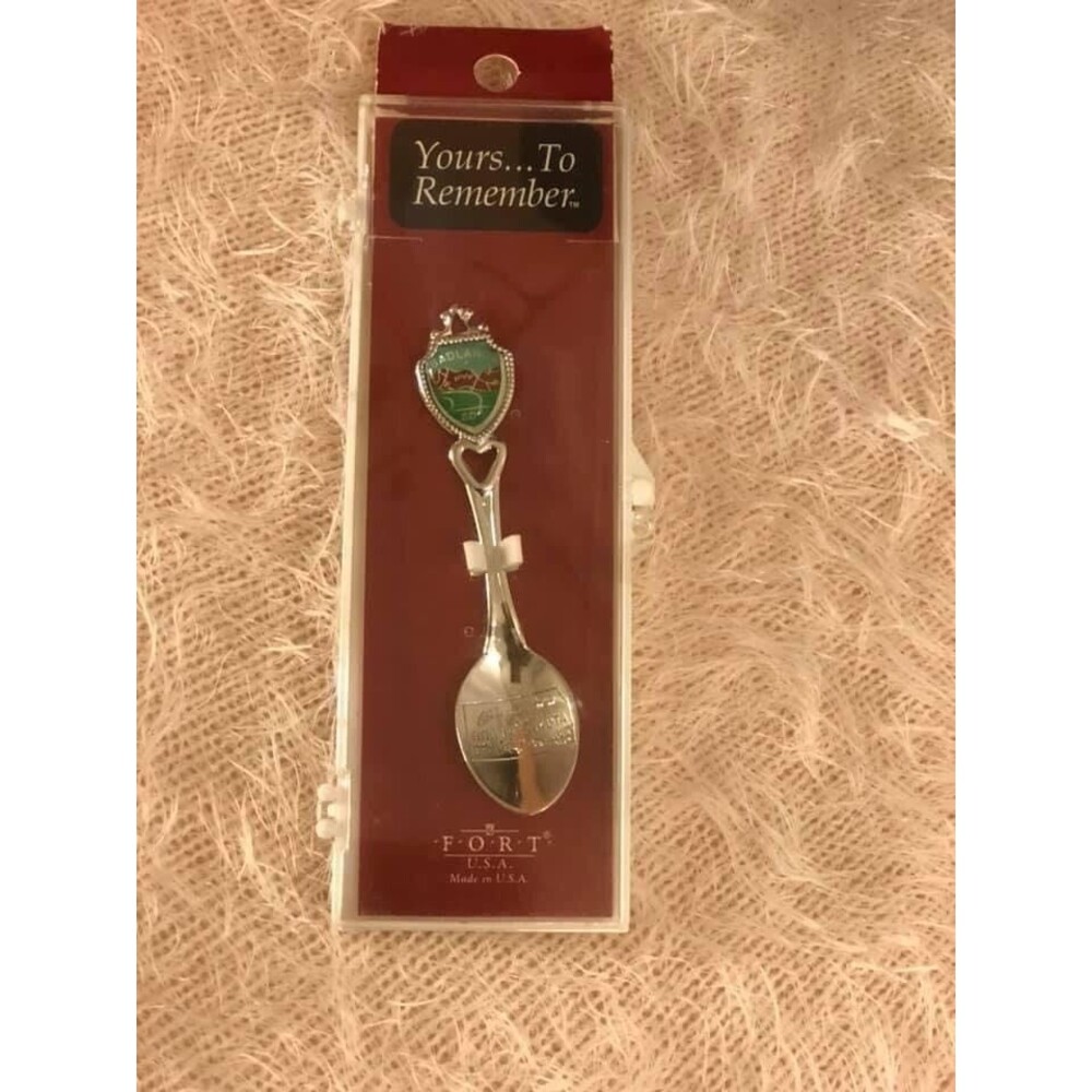 Set of 3 Vintage Watson & Barker Silver-Plated Collector Spoons | Ornate Detail - Picture 7 of 9